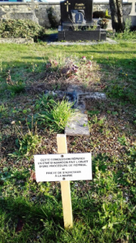 Panneau d'information sur chaque tombe abandnnée