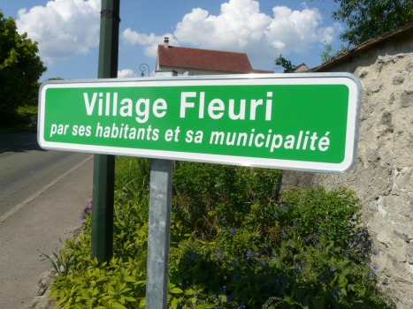 Panneau Village fleuri