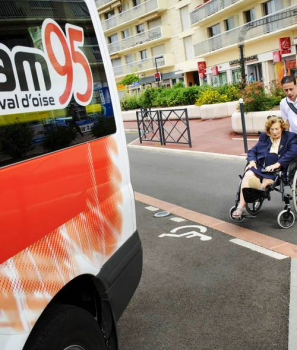Transport des seniors vers les centres de vaccination.