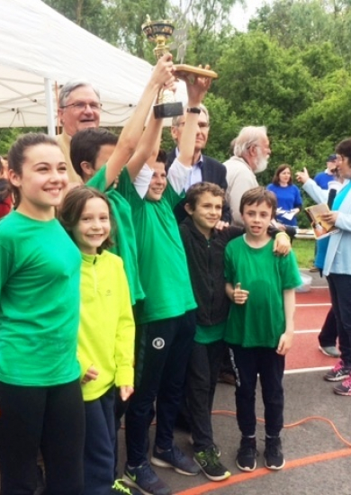 Equipe des jeunes de Grisy; vainqueurs de la 9ème Ados'lympiades