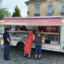 .A compter du jeudi 1er septembre 2022, puis tous les quinze jours : camions itinérants "chez les pot'iront" et rôtisserie sur la place du Soleil levant  à Grisy-les-Plâtres.