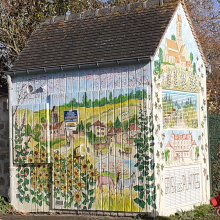 Reprise artistique de la fresque vandalisée sur le poste SICAE, à l'entrée de notre village