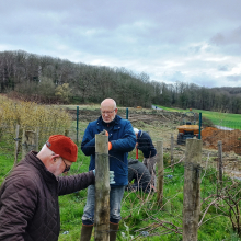 Réveil de la vigne de Grisy : reportage sur les premiers entretiens de printemps