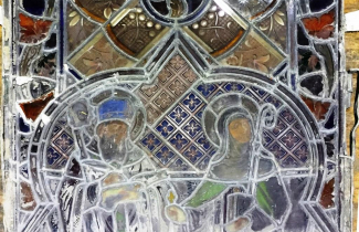 Restauration des vitraux de l'église St Caprais, par la Sté Fany Glass - vitrail St Frédérique et Ste Jeanne, avant restauration