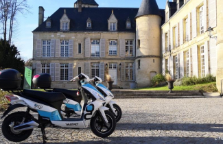 Mise à disposition de scooters électriques du Parc naturel régional du Vexin français.