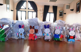 Les lapins de Pâques de nos écoliers : message de l'équipe de la restauration scolaire.