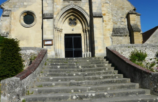 Pose de la grille d'aération de l'église de Grisy-les-Platres.