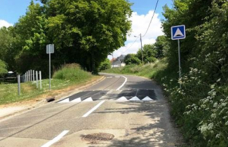 06 mai 2022 : les coussins berlinois ont été implantés dans la rue de Cormeilles, à Grisy-les-Plâtres.